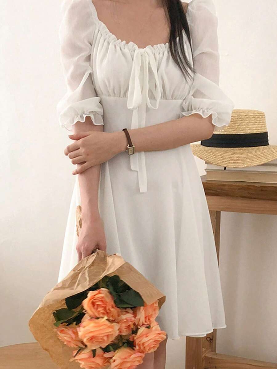 DAZY Đầm mini cổ tròn xếp ly viền xoắn màu trơn cho nữ, thanh lịch - trắng - Xem 1