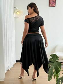 SHEIN Clasi Set de 2 piezas: Camiseta asimétrica con parche de encaje en el hombro y falda midi asimétrica con pliegues y bajo ancho - Negro - Ver 7