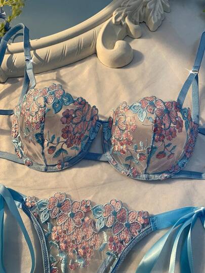 Esselle Women Sky Blauw Geborduurde Kanten Up Lingerie Set view 4