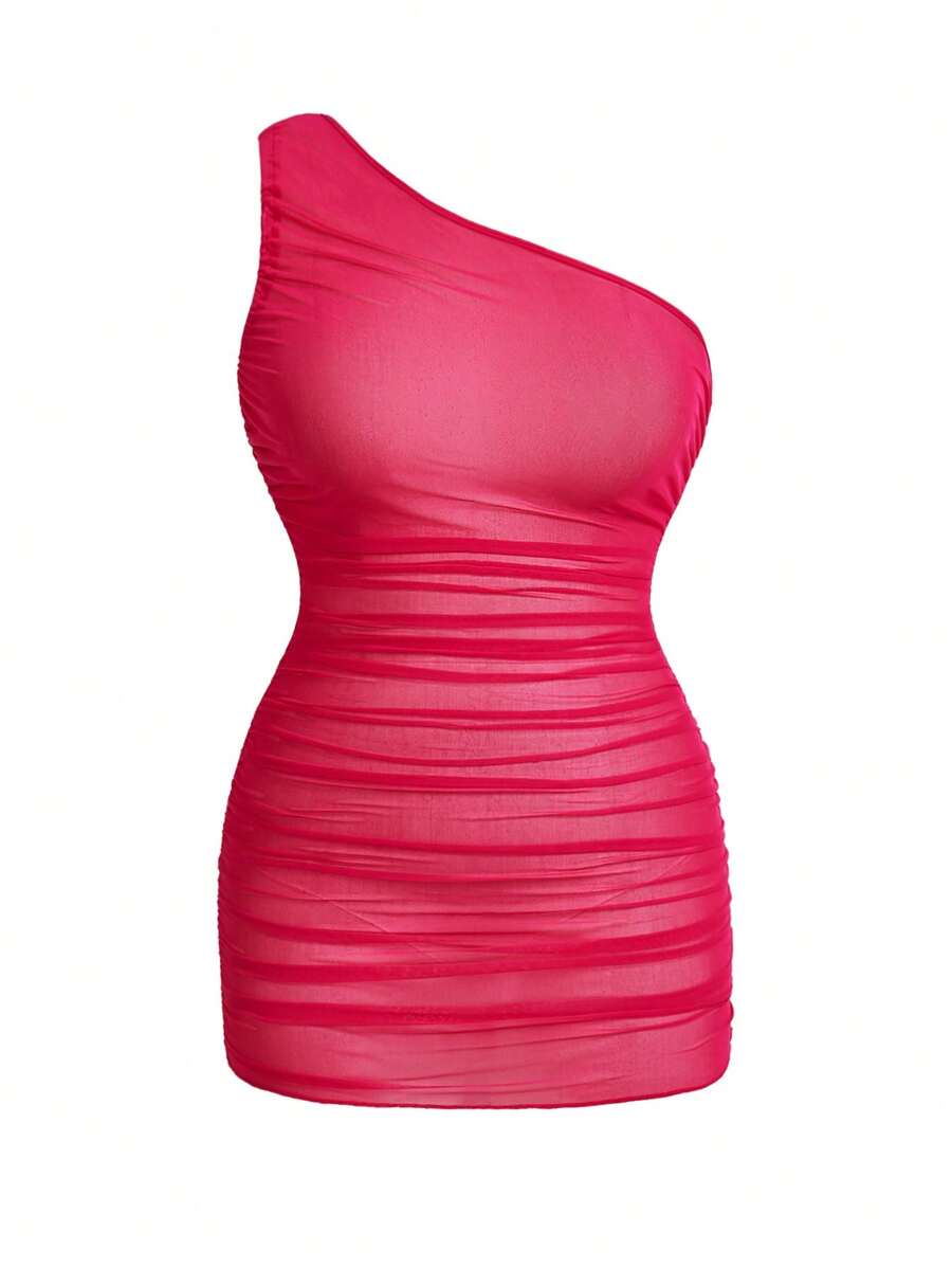 SHEIN Slayr CURVE Vestido elegante de vacaciones y playa con hombro asimétrico, sin mangas, de tela translúcida y fruncida para mujeres de tallas grandes en color fucsia - Rosa Fucsia - Ver 1