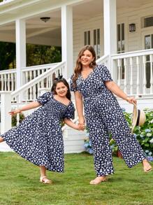 SHEIN LUNE Plus Size V-Neck Short Sleeve Jumpsuit, Minimalist & Fashionable, Suitable For Summer - Navy Blue - View 5
