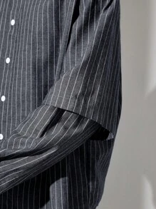 SUMWON Camisa de botones con mangas en capas y diseño de rayas profesional, uso casual de oficina apto para todas las estaciones, con un ajuste clásico y un moderno patrón de rayas