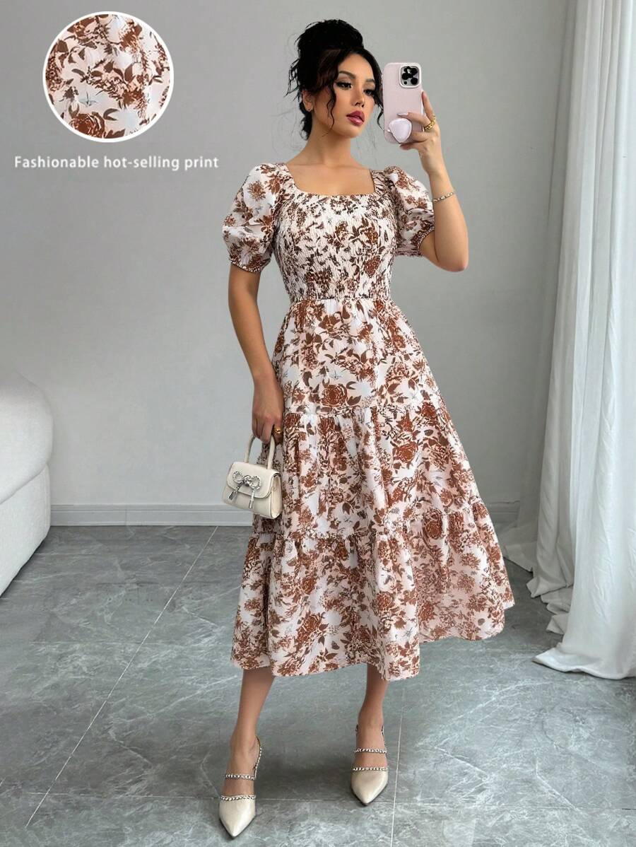 SHEIN Clasi 花卉印花方领泡泡袖荷叶边下摆长款连衣裙女装 - 卡其色 - 查看 1