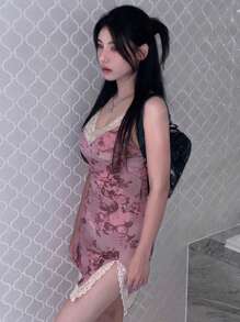 DAZY 撞色蕾丝花卉印花高开衩吊带裙，短款邮轮女装，迷你裙 - 粉色 - 查看 3