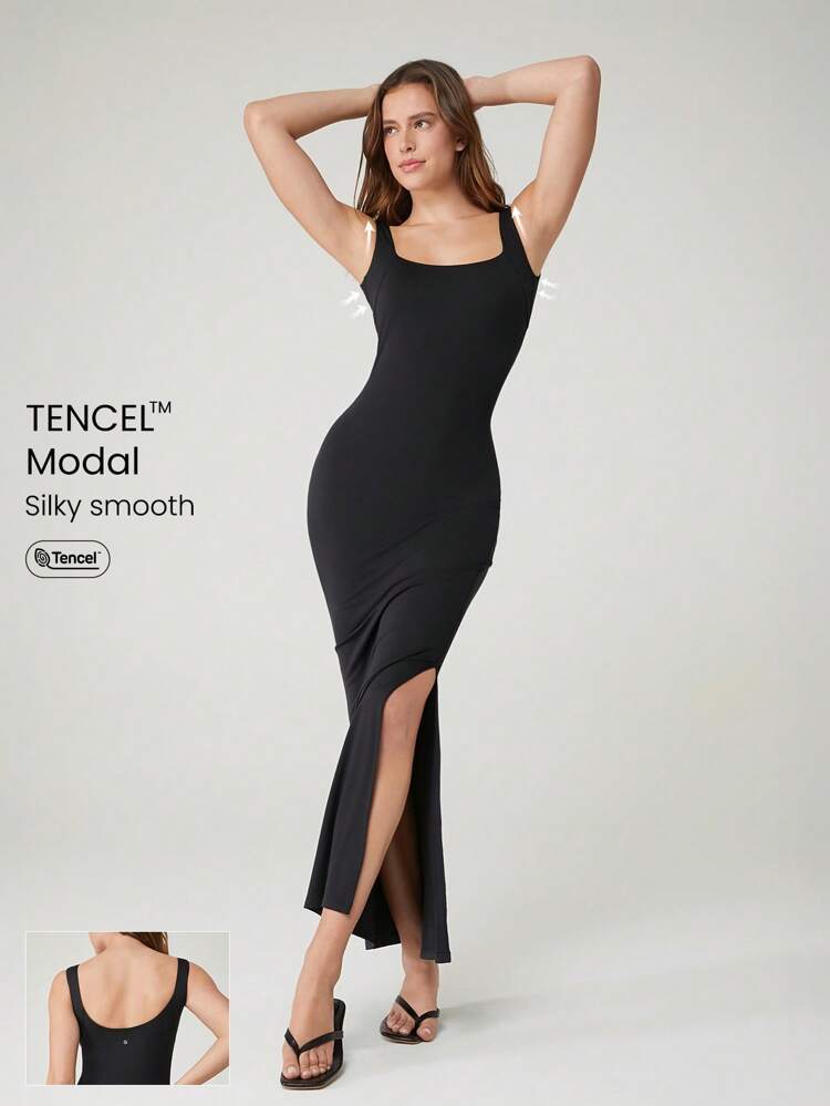 Vestido de corte ceñido y silueta estilizada con abertura lateral alta, de modal liso y sedoso, para uso diario y casual, con copas desmontables