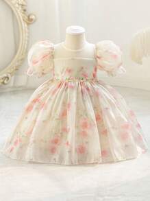 SHEIN Glamorique Kids Robe de mariée de bébé fille, en satin, personnalisée avec imprimé floral de rose, jupe à godets, manches bouffantes, style doux et vintage de palais, robe de soirée ajustée - Rose bonbon - Voir 1