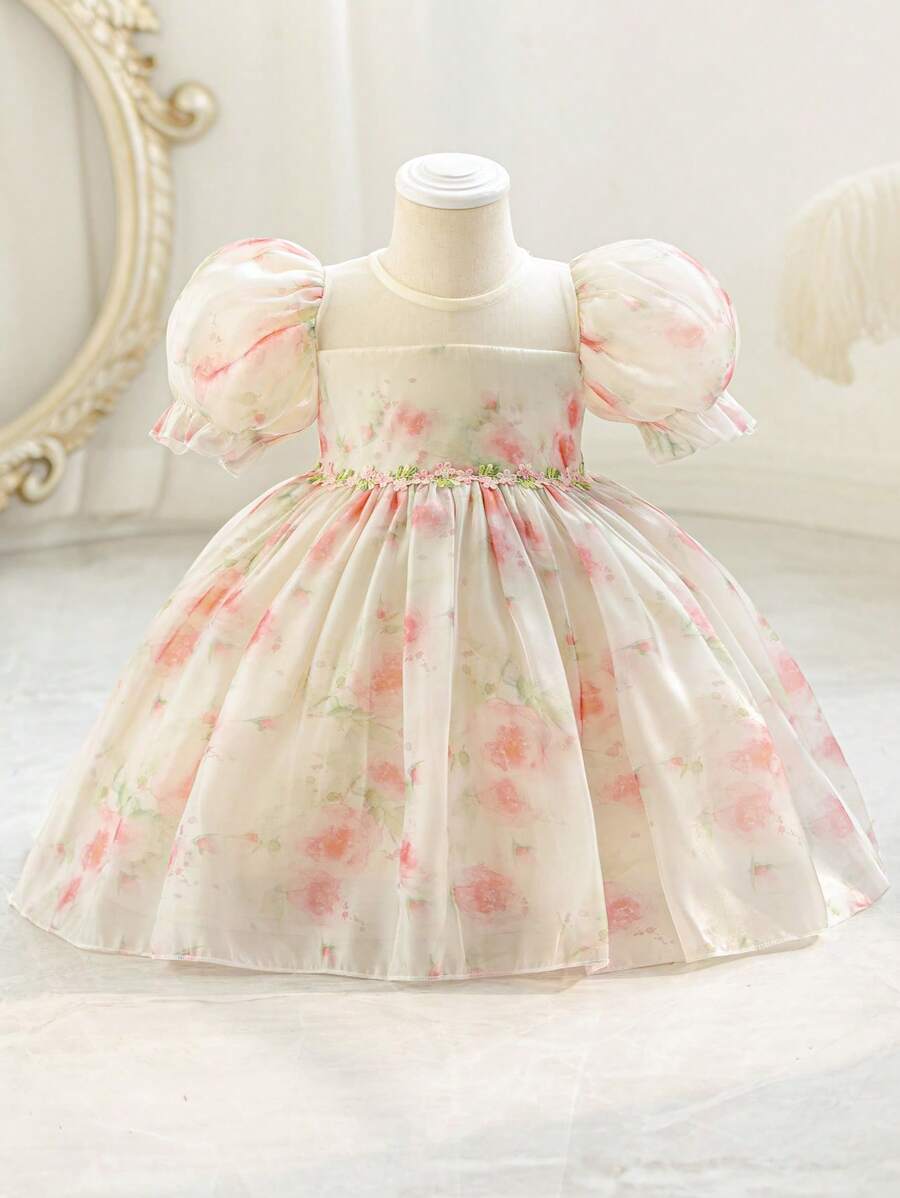 SHEIN Glamorique Kids Robe de mariée de bébé fille, en satin, personnalisée avec imprimé floral de rose, jupe à godets, manches bouffantes, style doux et vintage de palais, robe de soirée ajustée - Rose bonbon - Voir 1