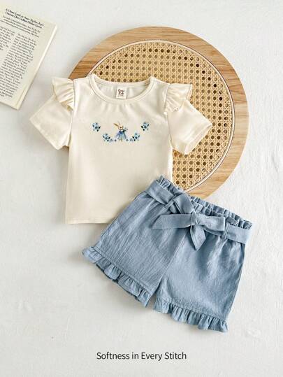 Cozy Pixies Conjunto de 2 piezas para bebé niña: blusa de manga corta con cuello redondo y volantes con diseños florales y de conejitos, y shorts con cintura elástica y decoración de moño. Conjunto informal y combinable, estilo coreano, adorable, ideal para casual, hogar y viajes.