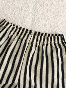 SHEIN Casuvi Kids 两件套男童休闲简约条纹短袖衬衫和配套短裤，时尚休闲套装，适合日常穿着、度假、上学、夏季出游、假日、旅行、休闲、日光浴等场合。 - 黑與白 - 查看 6