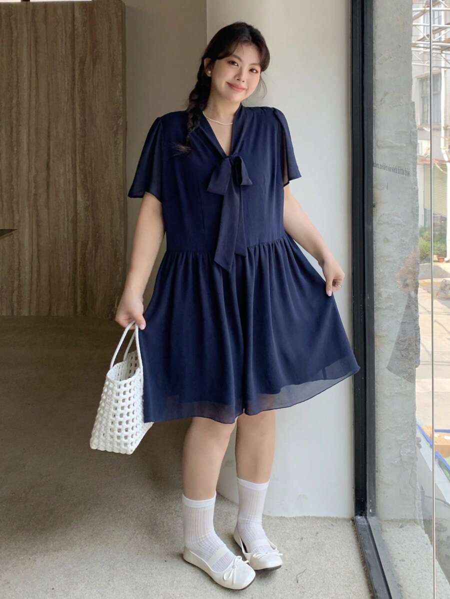 Dazy Plus Plus Size Solid Color Short Sleeve V-Neck Cinched Waist Chiffon Short Spliced Mini Dress, Spring/Summer - Navy Blue - View 1