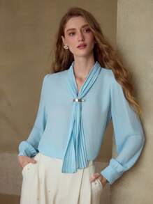 MOTF PREMIUM BLUSA CON CUELLO DE CORBATA Y DETALLE DE PERLAS SINTÉTICAS