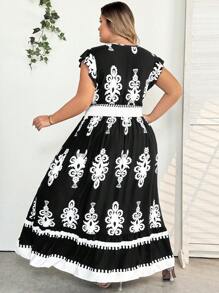 SHEIN CURVE+ Vestido casual de vacaciones con cuello en V, volantes, mangas tapón, cintura con cordón y dobladillo con volantes en forma de A, para mujer talla grande. Atuendo para la playa/Vestido de playa/Atuendos de vacaciones en la playa/Esenciales de playa/Graduación/Vestido para té