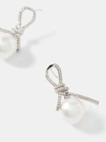 MOTF PREMIUM 法式几何丝带环绕方晶锆石仿珍珠耳环 - 銀色 - 查看 4