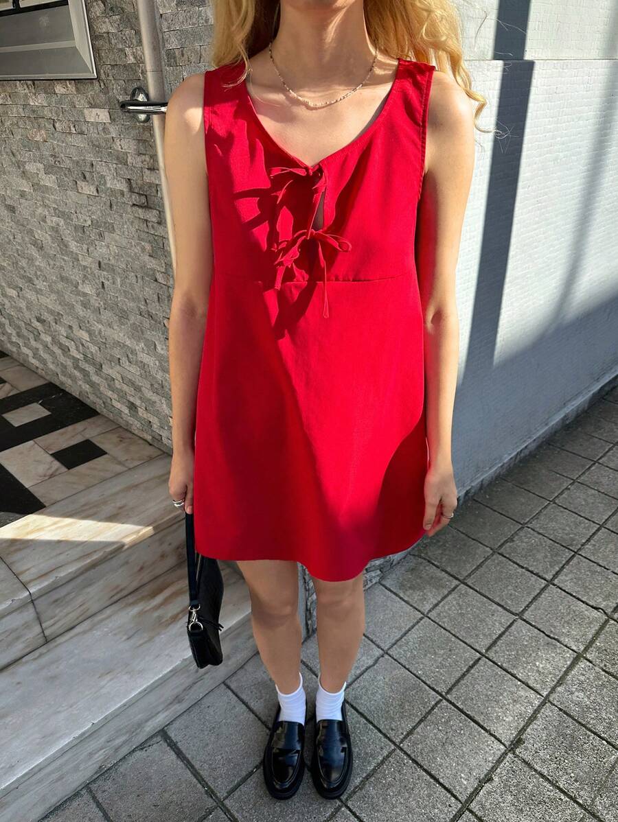 SHEIN Forever 21 春夏女士浪漫/舞会/正式/生日/90 年代服装/商务休闲女士/优雅/西部服装/外出/时尚/休闲/Y2K 服装/俱乐部/办公室/鸡尾酒会/复古/紧身/狂欢服装节日/有趣/优雅/老钱/街头服饰/度假服装/乡村音乐会服装/工作服/端庄/春假/单身女郎服装/音乐会/坏人/基本款/毕业/ A 字裙/无袖/红色迷你裙 - 紅色 - 查看 1