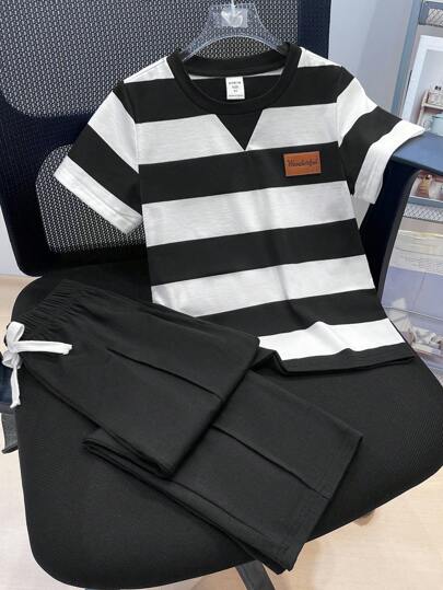 SHEIN 2 件儿童青少年男孩休闲百搭条纹图案圆领补丁套头衫短袖 T 恤纯色宽松长裤针织两件套西装适合学校、花园、海滩、生日春、夏、秋、冬秋季、冬季