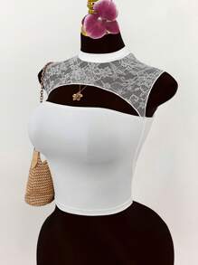 Amplova Boho-Urlaubs-Sommer-Outfits für Frauen, Urlaubs-Outfits für Frauen, ärmelloses T-Shirt mit Rundhalsausschnitt, Spitze und Patchwork-Aussparung und Krawattendekor