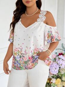 SHEIN Frenchy Blusa ancha de talla grande con estampado floral y hombros abiertos para vacaciones