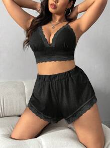 SHEIN EZwear Conjunto de ropa de estar en casa informal de talla grande con top de tirantes finos tipo camiseta y shorts con detalles de encaje y patchwork, ideal para primavera/verano - Negro - Ver 3