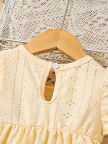 SHEIN 婴儿/幼儿女孩黄色纯色度假风格迷你连衣裙，带荷叶边袖和小圆领，适合夏季 - 黃色 - 查看 8