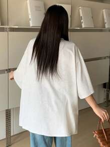 Dazy Plus 加大码 V 领超大短袖长款熊刺绣 T 恤，春夏学院风上衣 - 灰色 - 查看 2