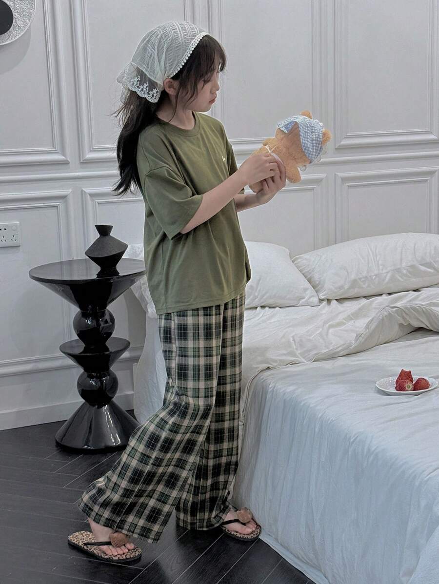 Dazy Kids 青少年女孩图案 T 恤和格子裤休闲家居套装