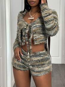 Slaydiva Conjunto de 2 piezas con top corto de manga larga con abertura y dobladillo atado y shorts de rayas peludos y ceñidos, atuendo sexy