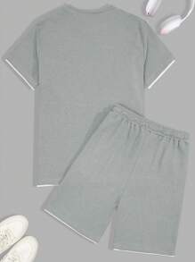RueChic Ensemble de t-shirts réguliers pour hommes en tissu gaufré avec détails de patchs et impression de lettres