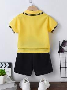 SHEIN Kleine Jungen gestreiftes Poloshirt mit Rittermuster, Kurzarm, lässig für Ausflüge, Urlaub, Reisen, Entspannung, Sonnenbaden, Sommer