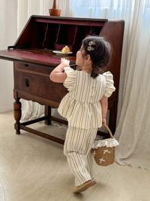 SHEIN 2pcs Baby Girls Vacation Casual Striped Seersucker Ruffled Cap Sleeve Top And Pants Set, Spring/Summer Toddler Clothes Young Girls Sets Classic Clothes For Little Girls 3years