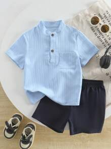 SHEIN Genkimix Kids 2 件经典纹理编织半拉链衬衫和纯色短裤套装，适合 4-7 岁男孩夏季和春季穿着