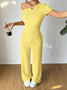 Flirla Set 2 pcs: Kaos Kasual Bahu Asimetris + Celana Panjang Pinggang Rendah Model Lebar - Kuning - View 5