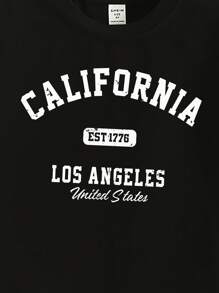 1 套女孩休闲圆领落肩 T 恤和简约条纹宽松裤，极简主义风格日常装