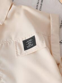 SHEIN Ensemble d'été 2 pièces pour jeune garçon, élégant et simple, composé d'une chemise décontractée à manches courtes et d'un short ample, style collage à la mode