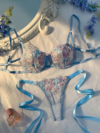 Esselle Women Sky Blauw Geborduurde Kanten Up Lingerie Set view 5