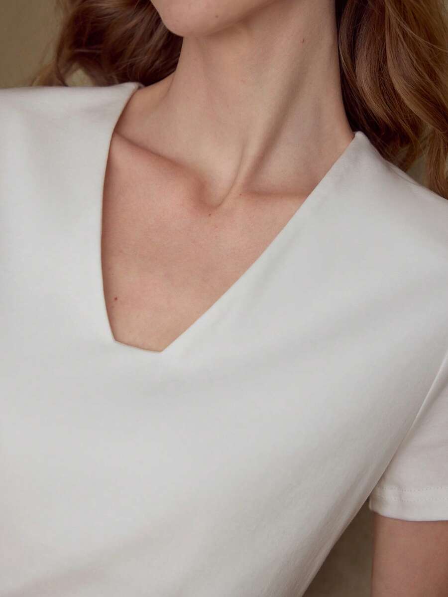 MOTF PREMIUM V NECK SHORT SLEEVE T-SHIRT - White - View 2