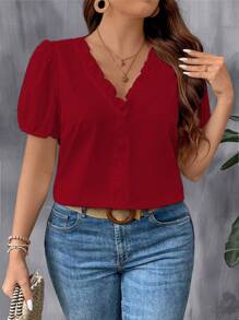 Calvaya Blus Wanita Ukuran Besar Warna Polos Leher V Lengan Pendek Mengembang dengan Hiasan Rumbai - Merah - View 1