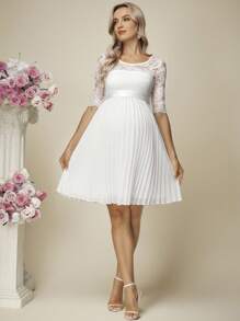 SHEIN فستان الحمل المزين بقطع من الدانتيل والشريط ذو أربطة والطيات المتموجة