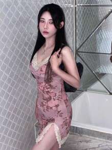 DAZY 撞色蕾丝花卉印花高开衩吊带裙，短款邮轮女装，迷你裙 - 粉色 - 查看 7