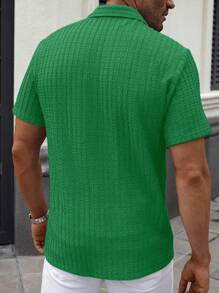 Manfinity CasualCool 男士休闲纯色纹理网眼衬衫，短袖，夏季沙滩衬衫 - 橄欖綠 - 查看 2
