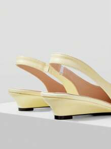 MOTF PREMIUM 圣诞节尖头露跟高跟鞋