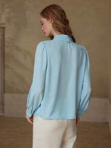 MOTF PREMIUM BLUSA CON CUELLO DE CORBATA Y DETALLE DE PERLAS SINTÉTICAS