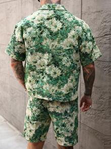 Manfinity Homme 男士度假休闲套装，灵感源自INS的印象派浪漫花卉彩色提花波西米亚短袖和短裤套装，采用蓝色调，正面纽扣开合。非常适合音乐节、夏威夷海滩度假和日常穿着。也是送给男朋友或老公的绝佳礼物。男士短裤套装、男士两件套服装、男士衬衫套装 - 彩色 - 查看 2
