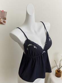 SHEIN Unity Áo hai dây thêu họa tiết dành cho nữ, điểm nhấn là chiếc nơ xinh xắn và viền ren, chất liệu vải dệt kim kẻ caro giản dị, kiểu dáng gợi cảm với bèo nhún ở gấu áo, thích hợp cho những buổi đi chơi. - Màu xanh hải quân - Xem 1