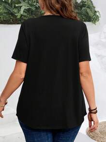 EMERY ROSE Plus Size Summer Casual Solid Color Embroidered Patch Short Sleeve T-Shirt - Black - View 2