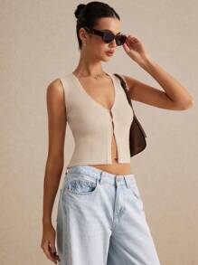 Poéselle Women's Solid Color Single-Breasted Cropped Fitted Knitted Vest In Fall/Winter - Apricot - View 4