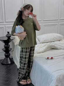 Dazy Kids 青少年女孩图案 T 恤和格子裤休闲家居套装