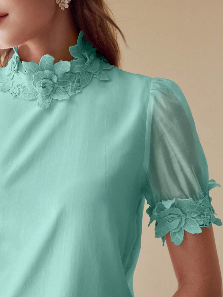 FLORAL PATCHED SHORT SLEEVE TOP