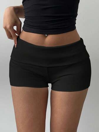 SHEIN BASICS Einfarbige gestrickte figurbetonte Kurzhosen mit niedriger Taille für Frauen zum Training