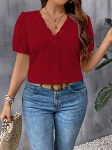 Calvaya Blus Wanita Ukuran Besar Warna Polos Leher V Lengan Pendek Mengembang dengan Hiasan Rumbai - Merah - View 5