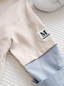 SHEIN Chemise décontractée 2 en 1 à manches longues pour jeunes garçons, col simple et ample, manches avec étiquette raffinée. Tenue décontractée pour sorties quotidiennes, fêtes, vacances et école. Ensemble de chemises simples pour garçons adolescents - Kaki - Voir 4